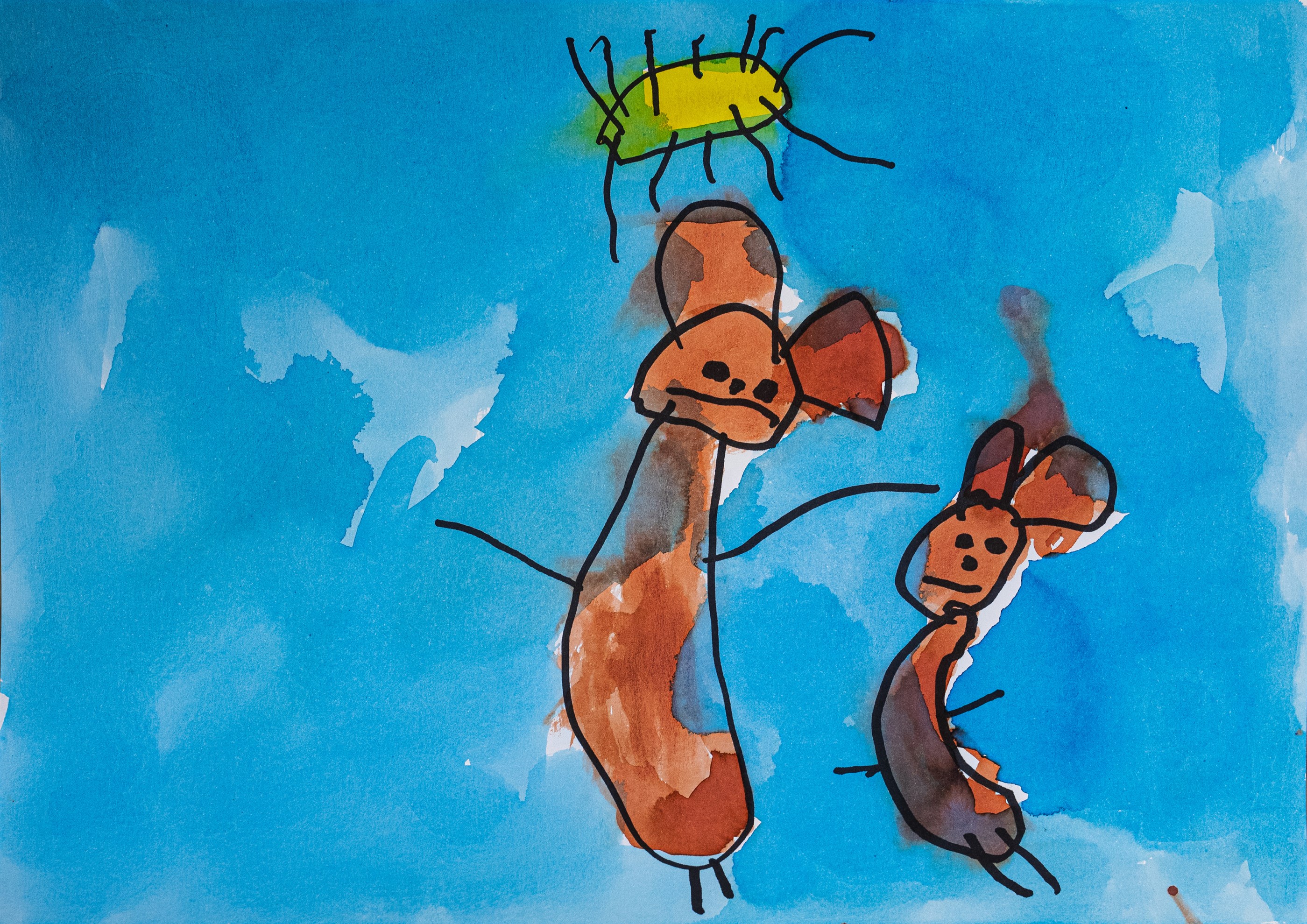 Børnetegning fra Alfehuset i Næstved Kommune. Tegningen er to kaniner med en gul sol opover, på en blå baggrund.