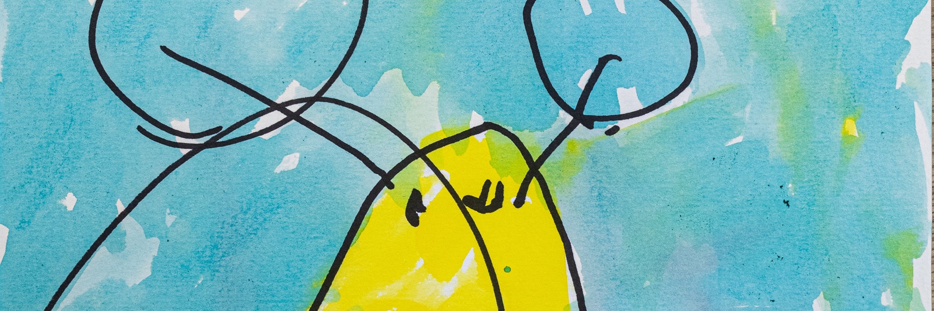 Børnetegning fra Alfehuset i Næstved Kommune. Tegningen er en gul sommerfugl med røde vinger, baggrunden er blå.